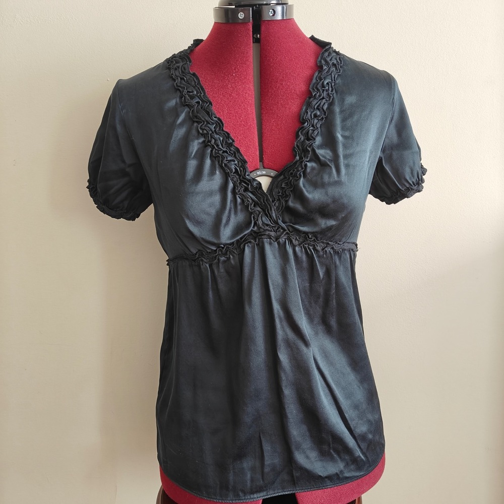 BCBGMAXAZRIA Small Silk Blouse Babydoll Empire‎ Black Short Sleeve Ruffle Deep V